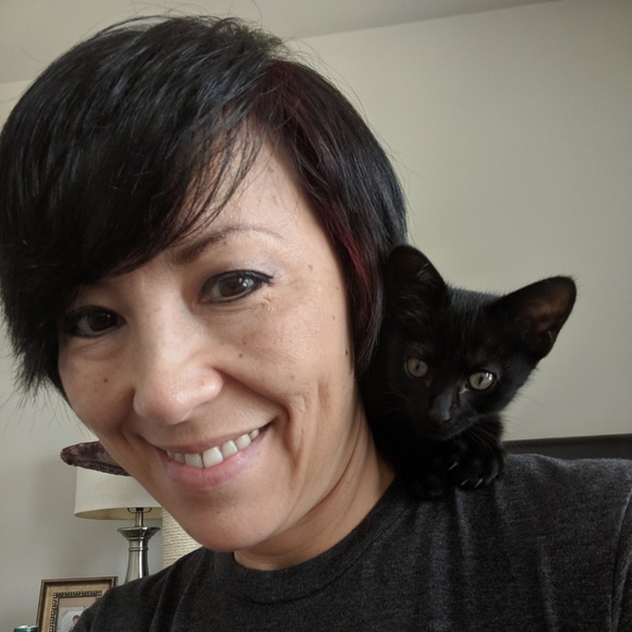 Meet your Posher, Lana - Picture 2 of 3